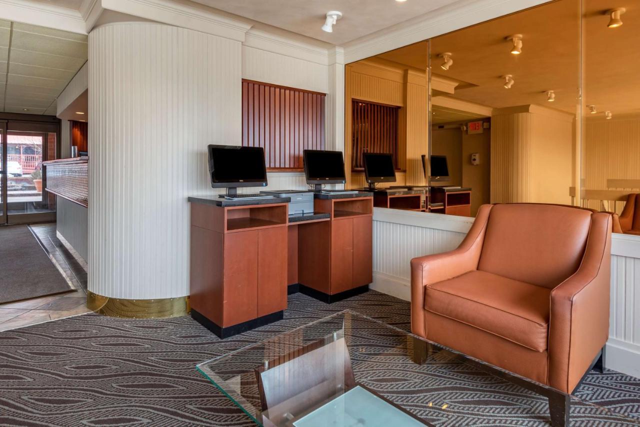 Best Western Plus Oswego Hotel And Conference Center Екстер'єр фото